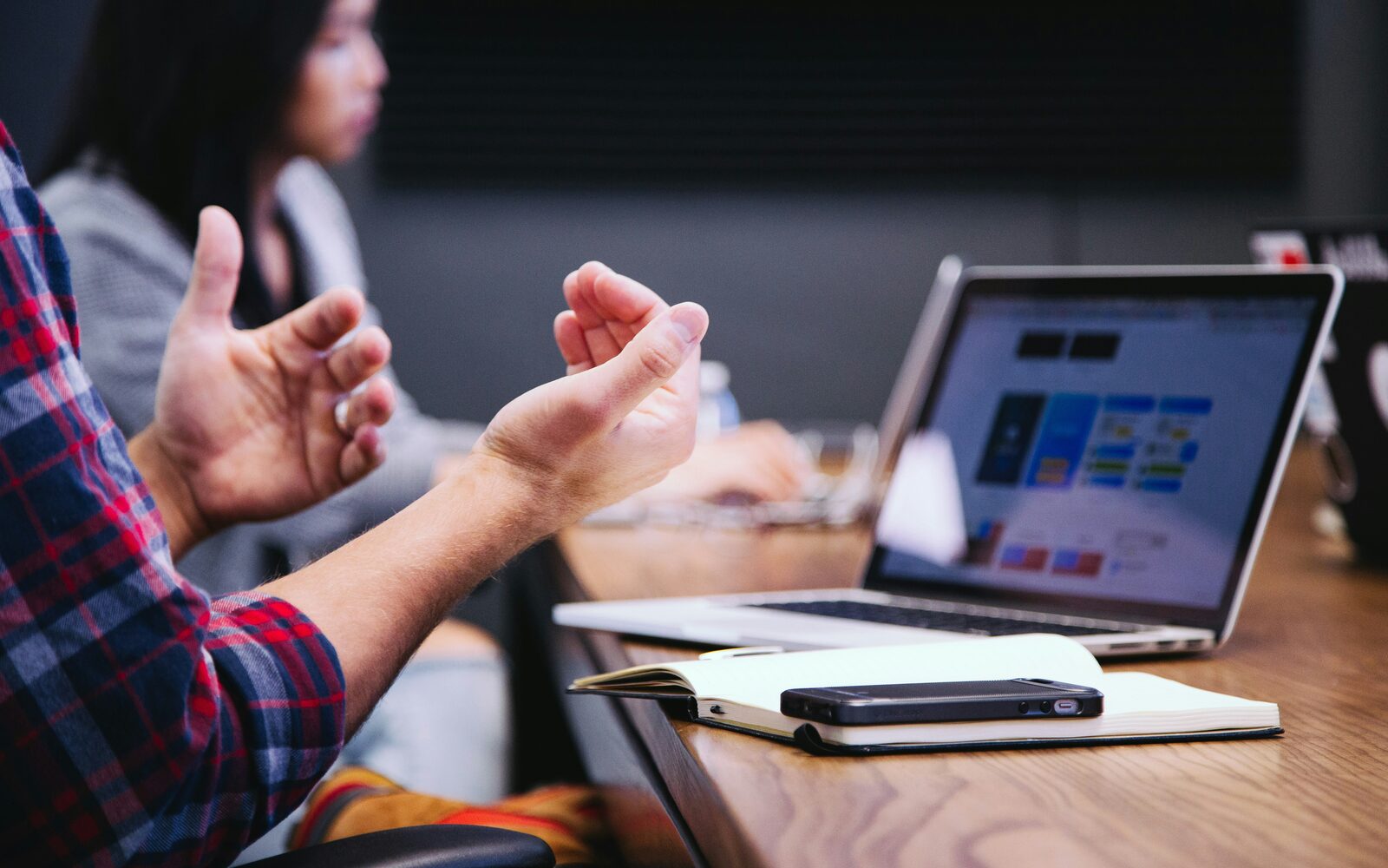 Team der arbejder med digital strategi